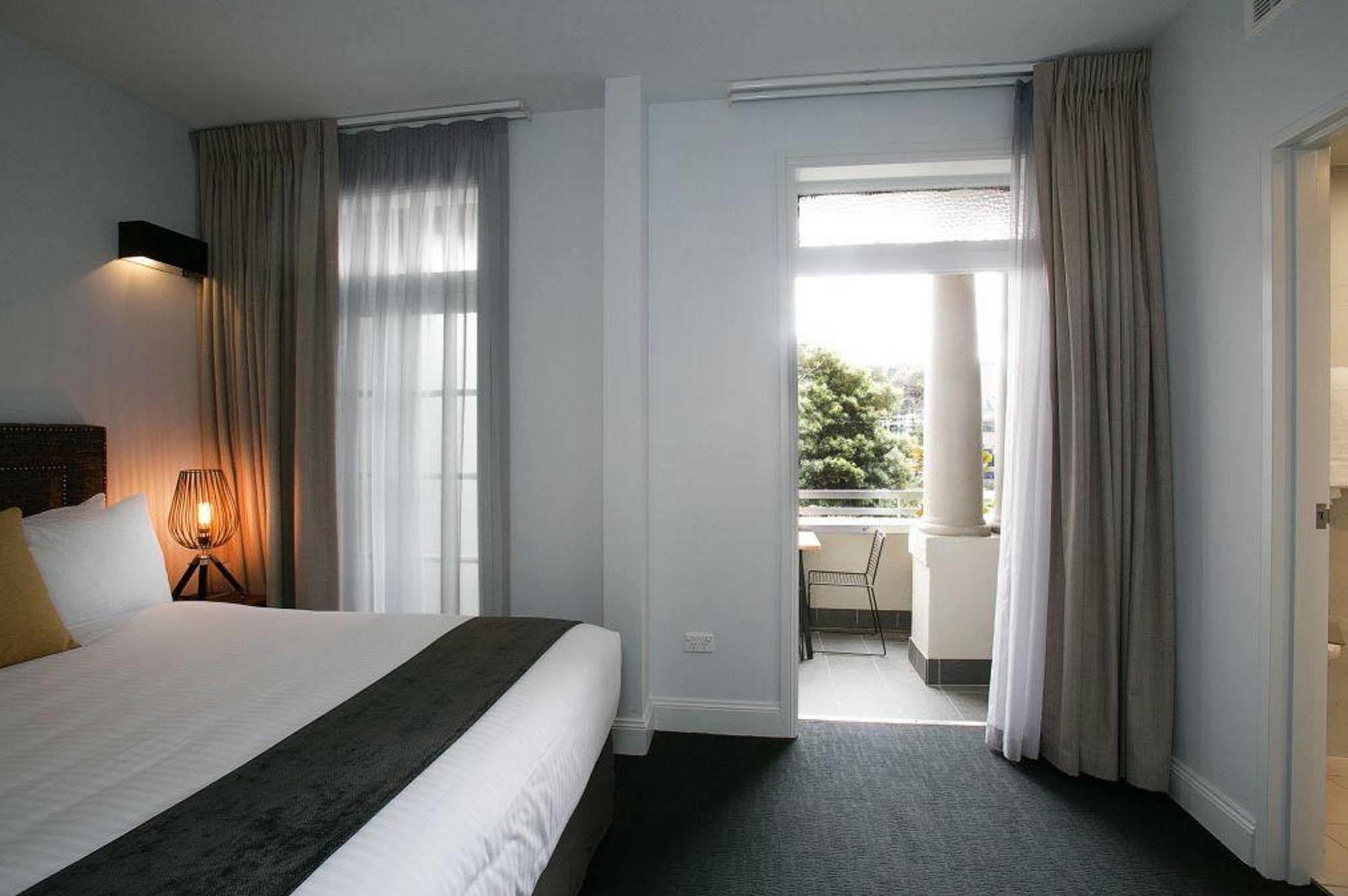 The Lucky Hotel Ньюкасл Экстерьер фото